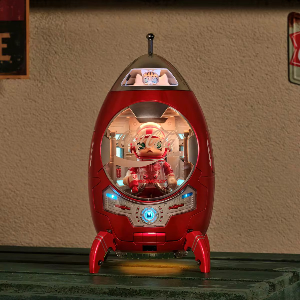 MEGA SPACE MOLLY Iconic Coca-Cola-Rocket