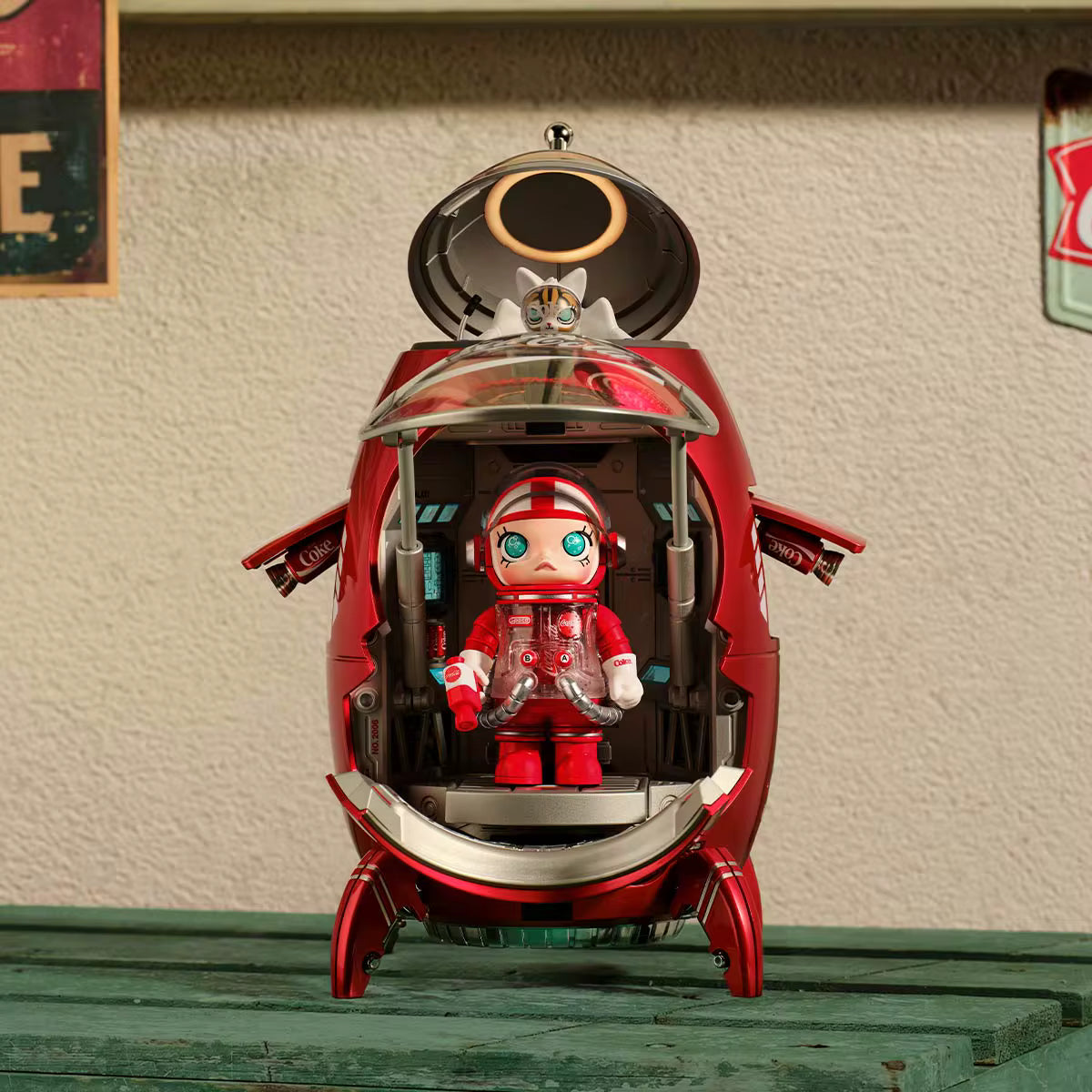 MEGA SPACE MOLLY Iconic Coca-Cola-Rocket