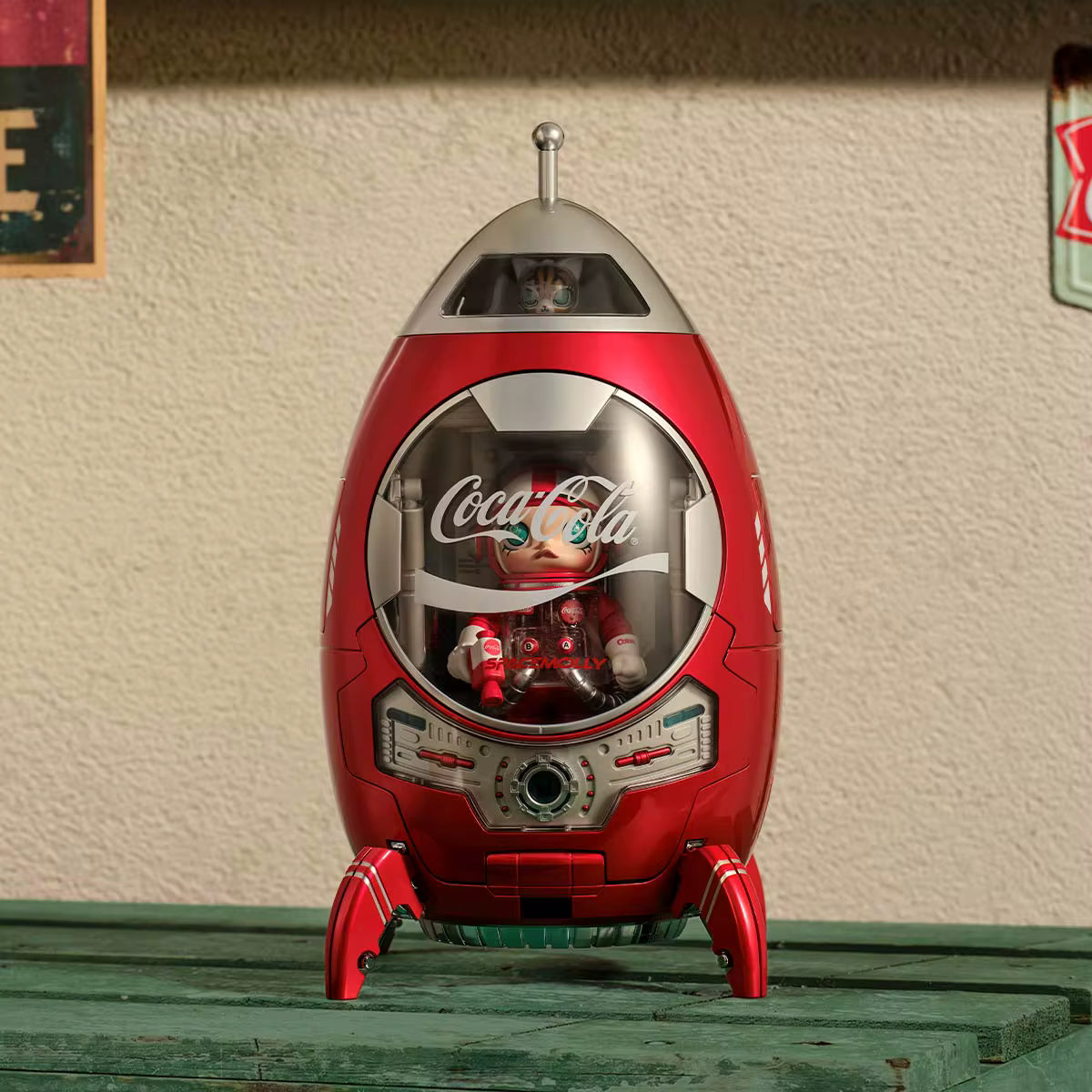 MEGA SPACE MOLLY Iconic Coca-Cola-Rocket