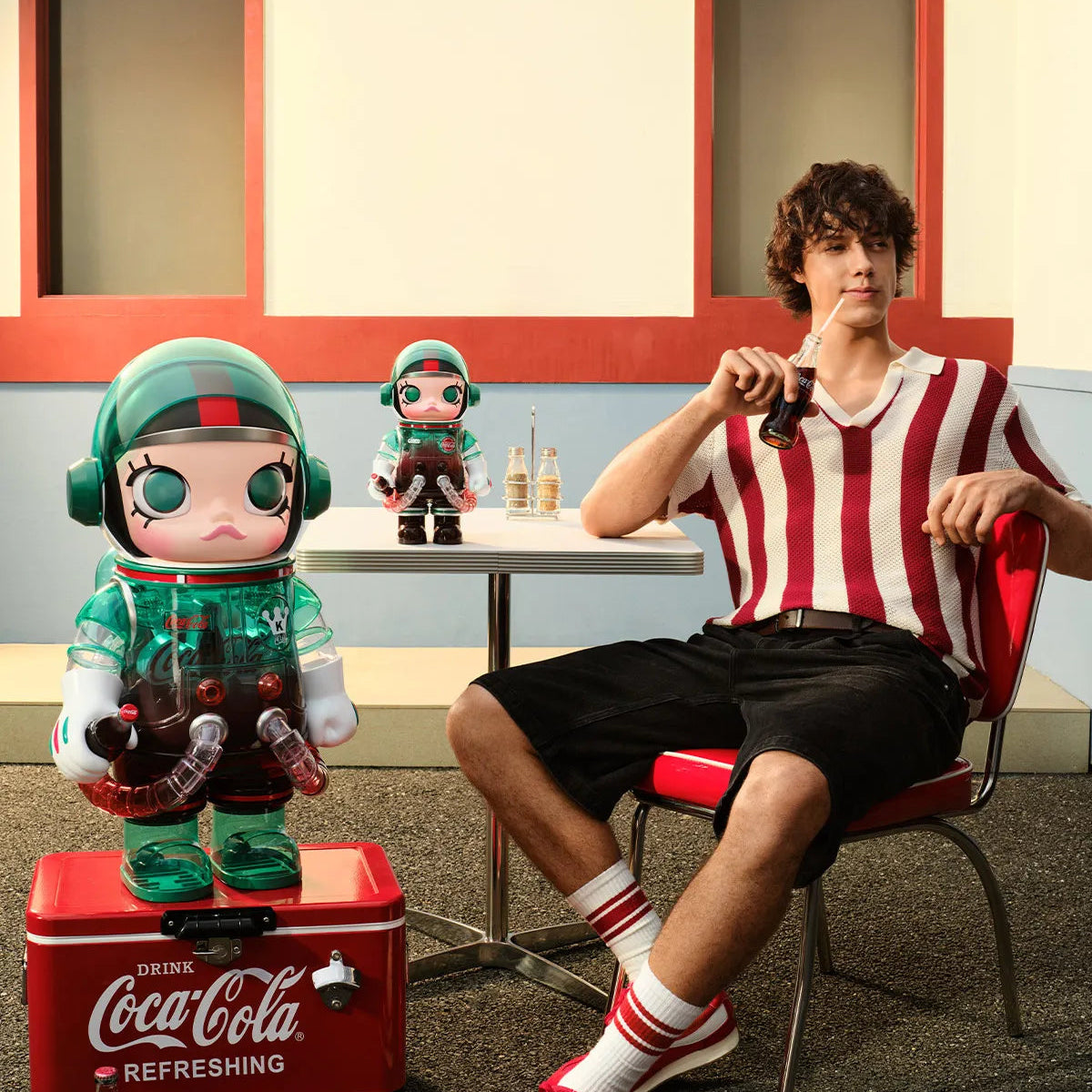 MEGA SPACE MOLLY 400% Iconic Coca-Cola