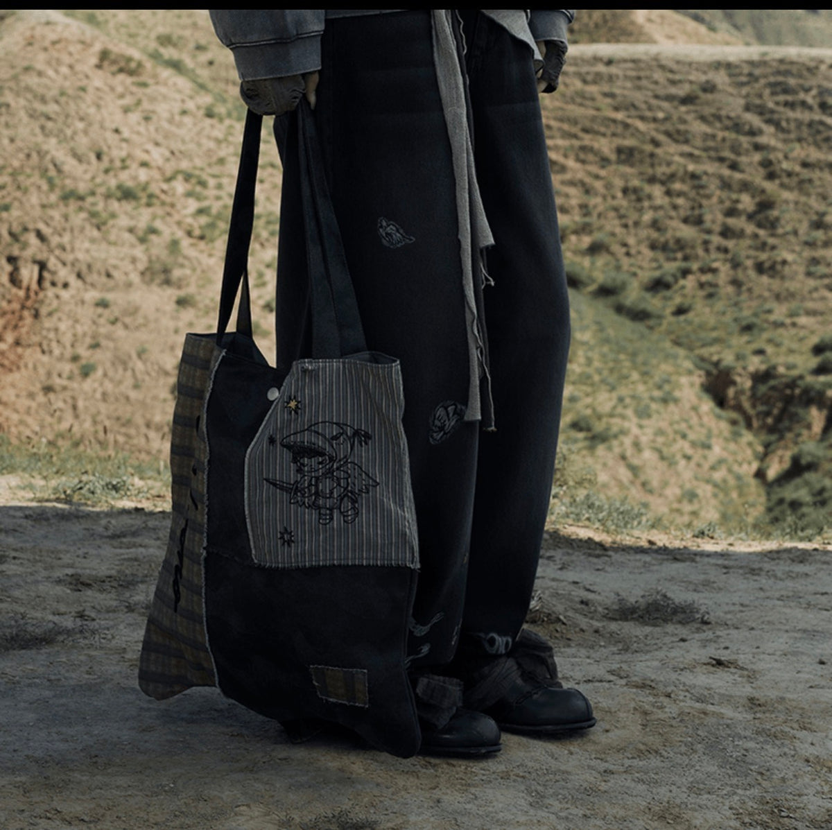 Hirono tote streetwear styling