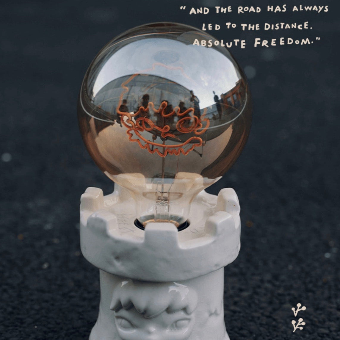 Hirono Living Wild – Snow House Table Lamp