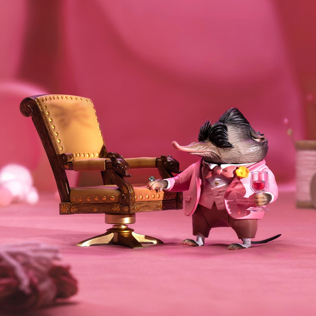 GONG Zootopia 2 Mr. Big pink suit action figure detail