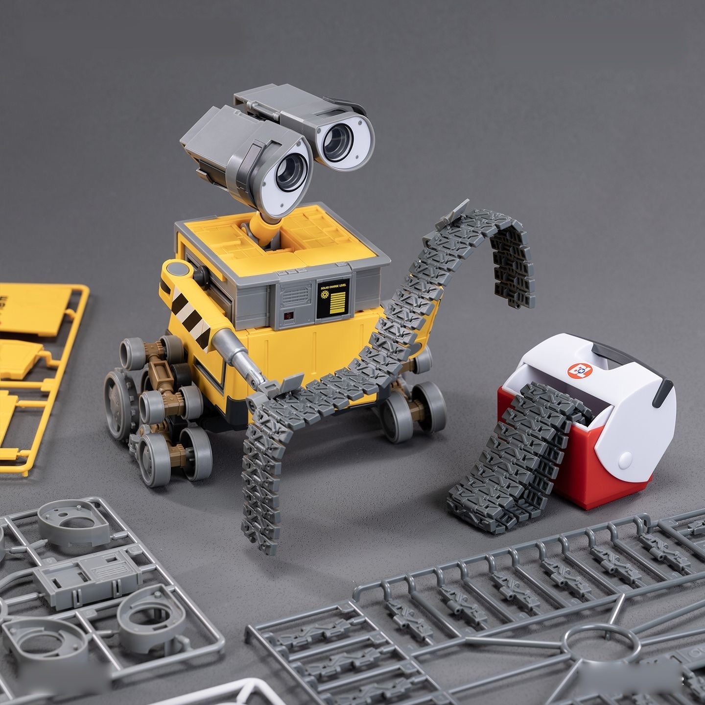 POP MART GONG Robot Story WALL-E 15cm scale assembly model figure with track parts